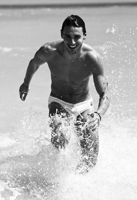 Мариано Онтанон в пляжной фотосессии