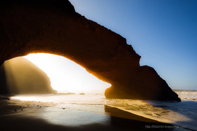 Удивительные глиняно-песчаные арки в Марокко