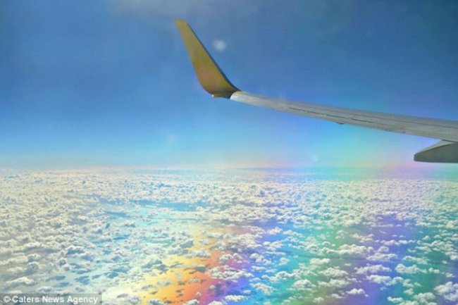 Невероятный кадр: радуга, вид сверху