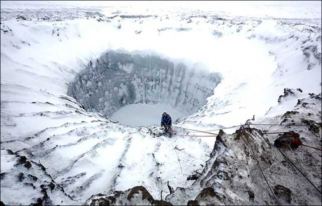 Новые впечатляющие фотографии загадочных кратеров