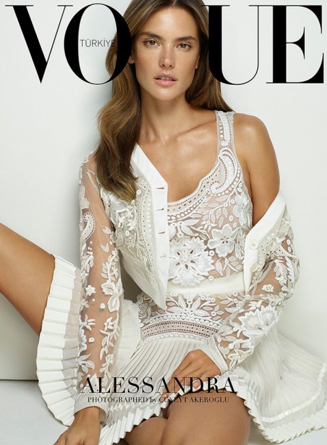 Vogue Turkey весь в белом
