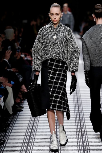 Неделя высокой моды в Париже: Balenciaga осень 2015