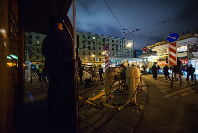 Прогулка по ночной Москве на старинном трамвае