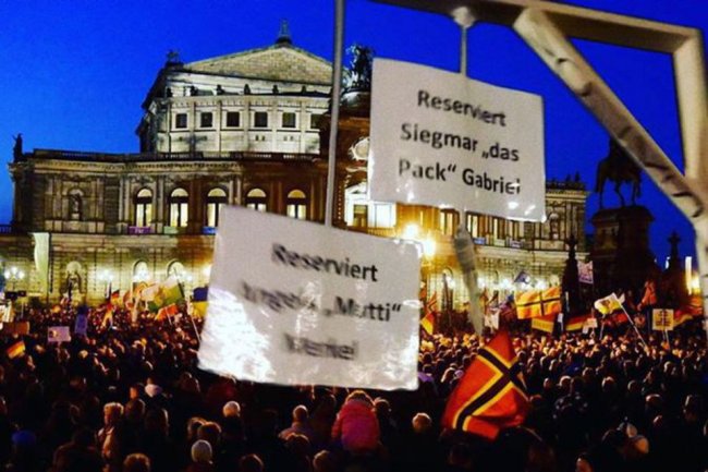Жители Дрездена вышли на митинг против беженцев
