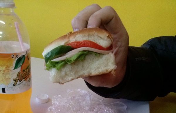 Бутерброд от богов маркетинга в кафе автовокзала