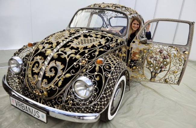 Кованный Volkswagen Beetle и монструозный Finnjet на международной ярмарке тюнинга