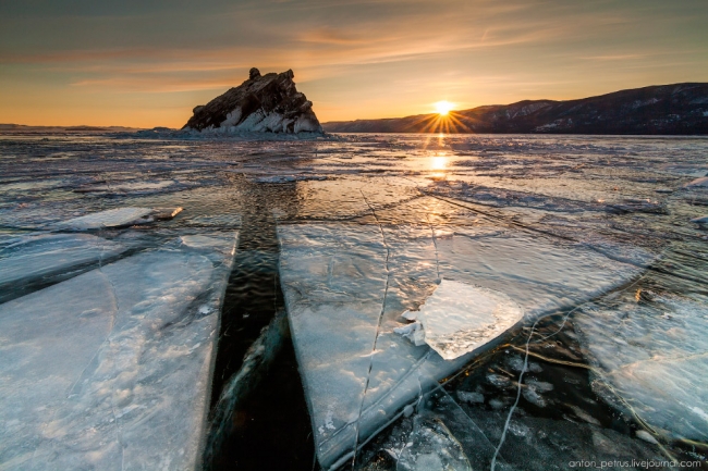 Природа Байкала: ледокол Еленка
