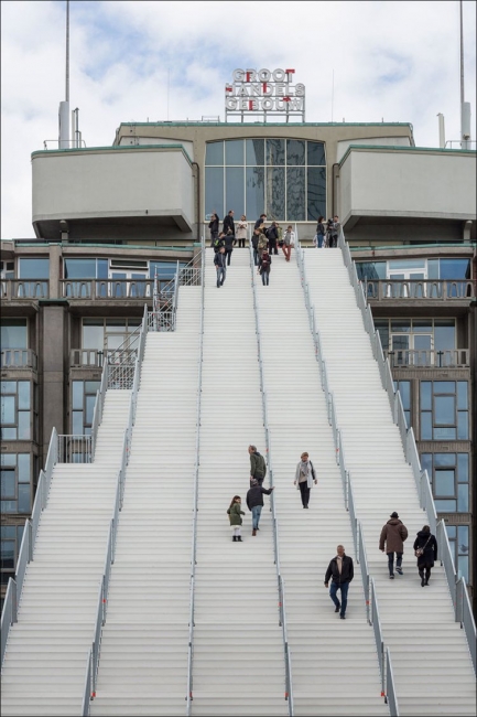Гигантская лестница в Роттердаме