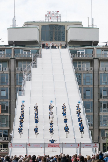 Гигантская лестница в Роттердаме