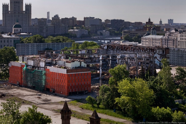 Стройка за главным забором Москвы