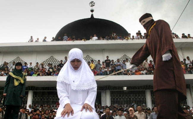 За свидание – розги: как исламисты карают прелюбодеев
