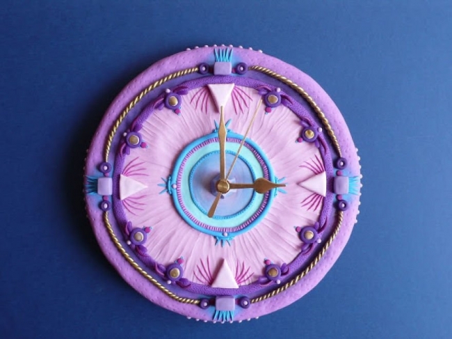 Потрясающие настенные часы из полимера