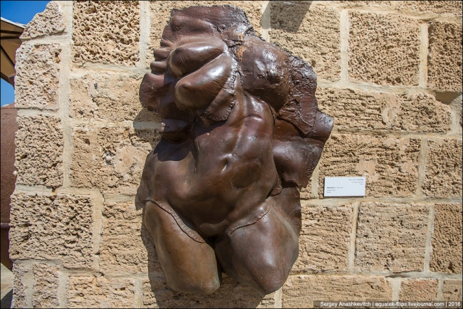 Черепа, муравьи и девочка из жвачки. Музей Иланы Гур в Тель-Авиве
