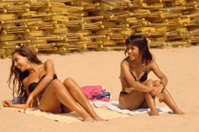 Девушки на чилийском пляже Ренака, 1980
