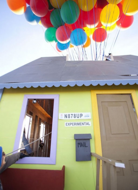 Полететь в небо на воздушных шарах: реальная версия летающего дома из мультфильма «Вверх»