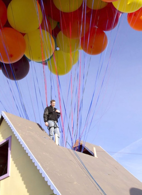 Полететь в небо на воздушных шарах: реальная версия летающего дома из мультфильма «Вверх»