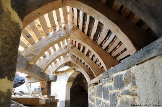 Геделон — средневековый замок во Франции, который строят сейчас