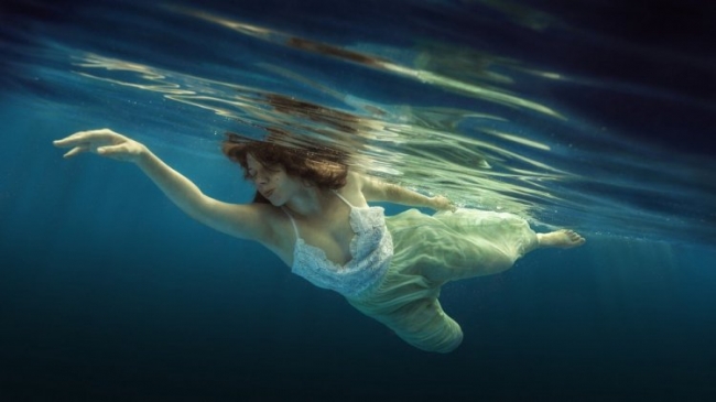 Девушки под водой на снимках Дмитрия Лаудина