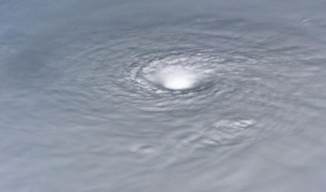 Ураганы – вид из космоса (10 фото)