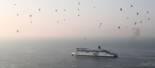 100 воздушных шаров над Ла-Маншем
