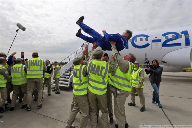 Фоторепортаж о первом полёте МС-21