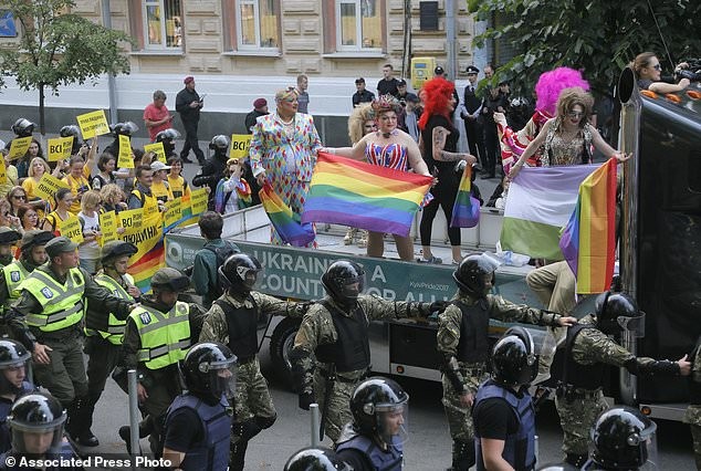В центре Киева прошел гей-парад