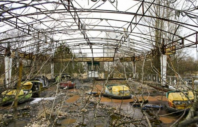 Кладбище радиоактивной техники в зоне отчуждения ЧАЭС (14 фото)