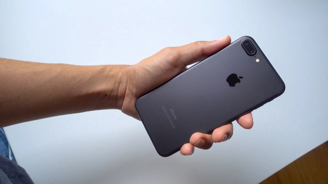 iPhone X: почему так мало?