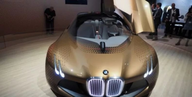 BMW представит беспилотный автомобиль в 2021 году