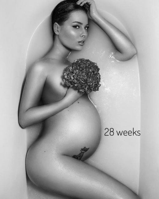 Беременная Нелли Ермолаева опубликовала свое обнаженное фото