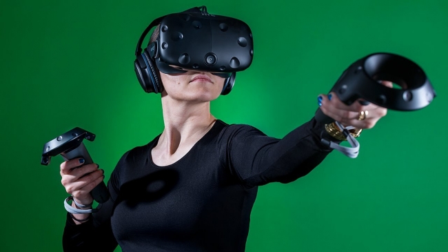 Шлем виртуальной реальности HTC Vive Pro выйдет в продажу в начале апреля