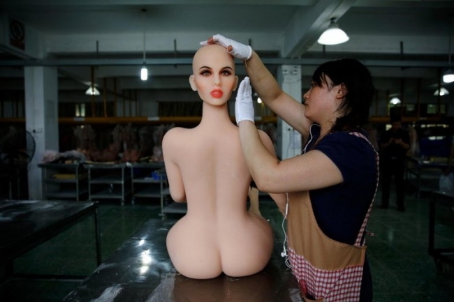Умные роботы: производство секс-кукол в Китае