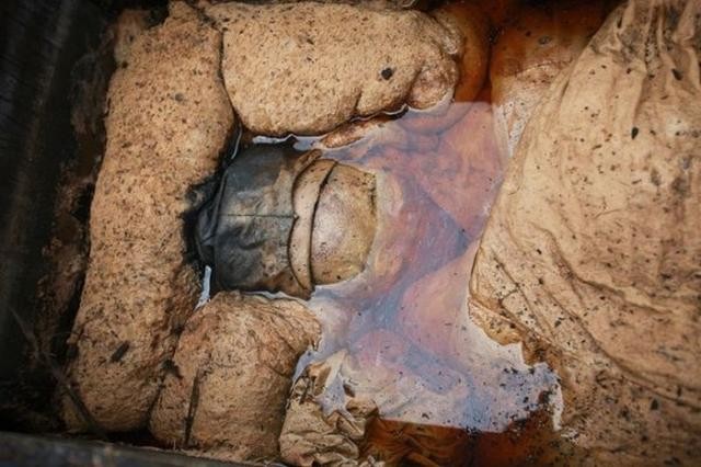 Дорожные рабочие из Китая раскопали гробницу (6 фото)