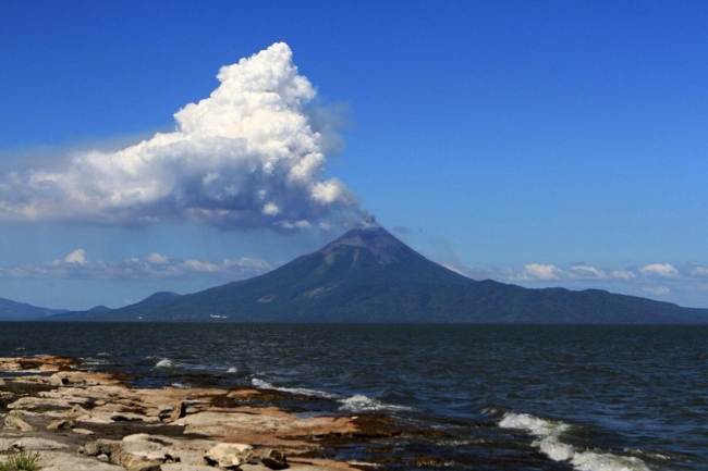 Первое за 110 лет извержение вулкана Момотомбо в Никарагуа