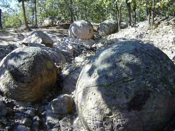 Ученый обнаружил в Боснии новый огромный каменный шар - След древних цивилизаций?