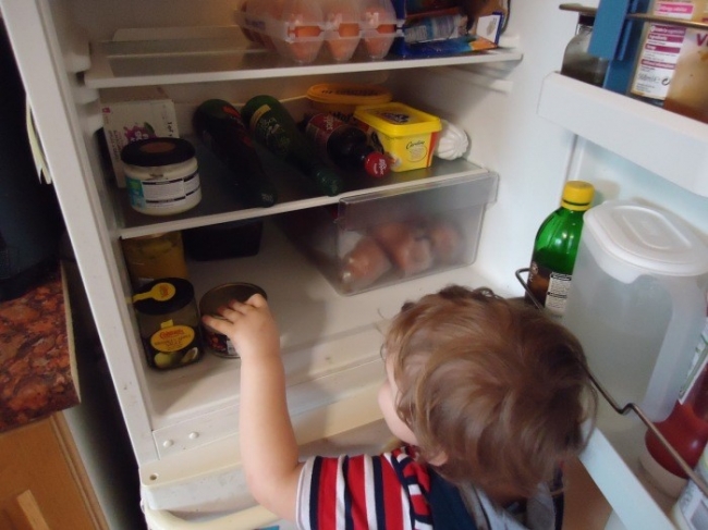 Что делать, если холодильник греется по бокам (5 фото)