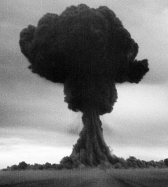Роль советских разведчиков в создании ядерной бомбы в СССР (9 фото)