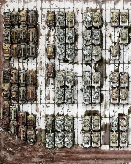 Кладбища военной техники с высоты