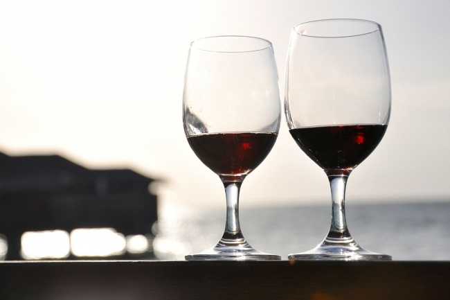 Жемчужины крымского виноделия: какое вино стоит привезти из Крыма