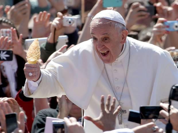 Папа Римский подарил итальянским заключенным 15000 порций мороженого
