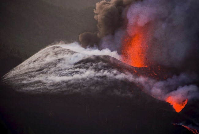 Извержение вулкана на Канарских островах