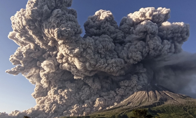 Самые красивые извержения вулканов 2021