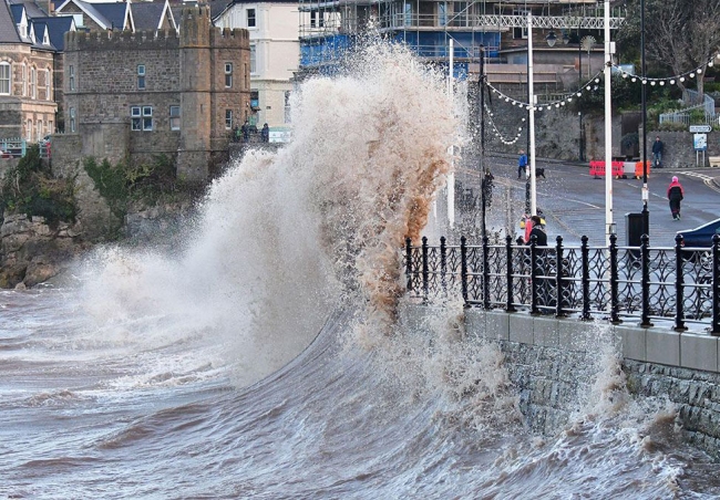 Сильнейший за 40 лет шторм в Англии