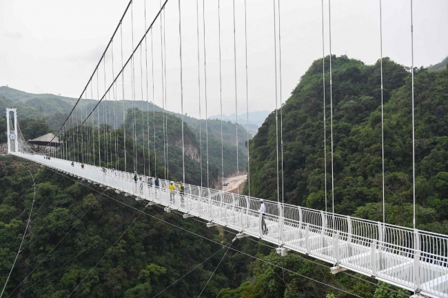 Самый длинный в мире стеклянный мост