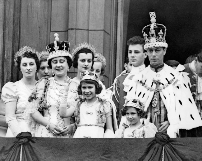 Жизнь королевы Елизаветы II в фотографиях