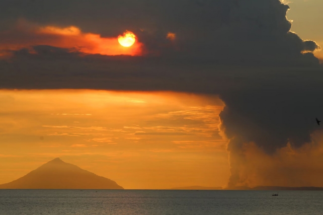Самые красивые извержения вулканов 2022