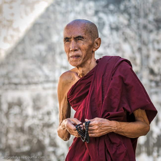 Как живут бирманские монахи