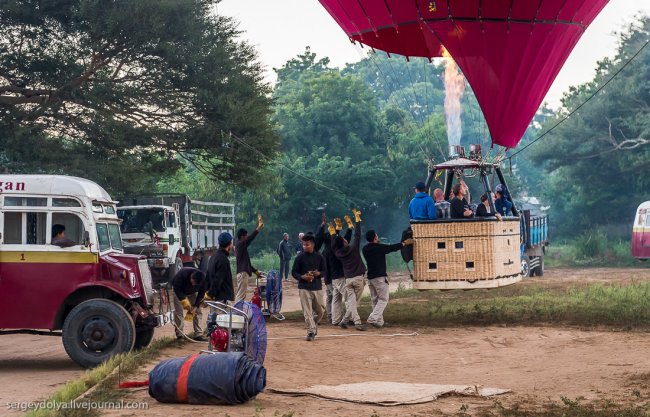 Полет на воздушном шаре над Баганом