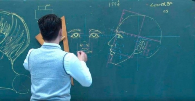 Китайский учитель рисования учит студентов анатомии