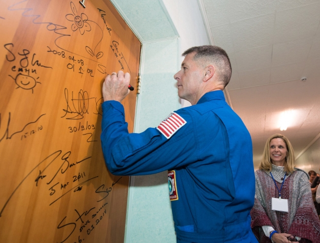 Старты российского космического корабля «Союз МС-02» и американского Антареса